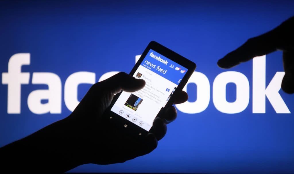 Facebook derruba rede de páginas e perfis a favor de Bolsonaro