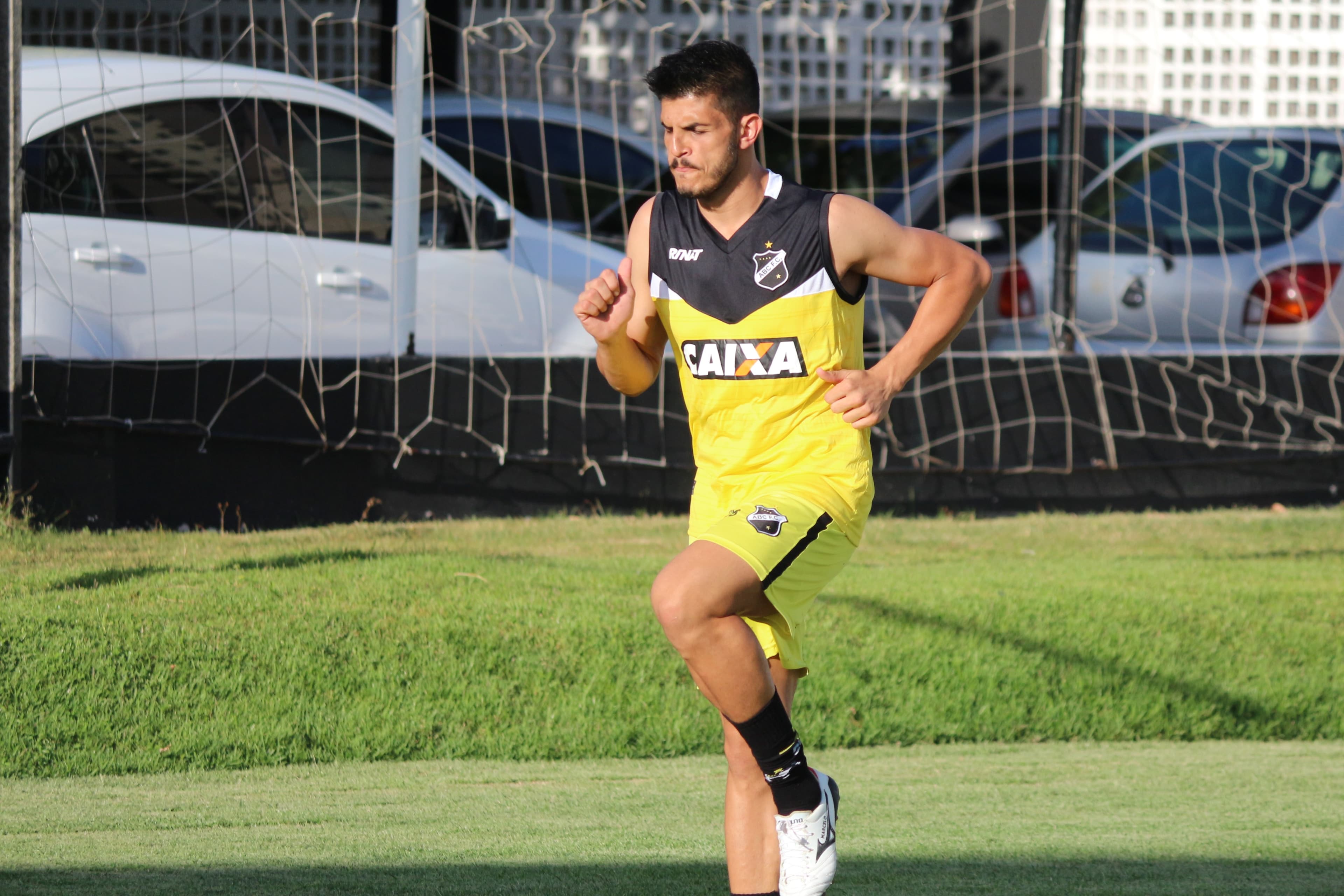 ABC contrata atacante Marcelo Fernandes