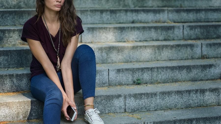 Epidemia de suicídios: Por que redes sociais estão levando mais jovens a se matar?