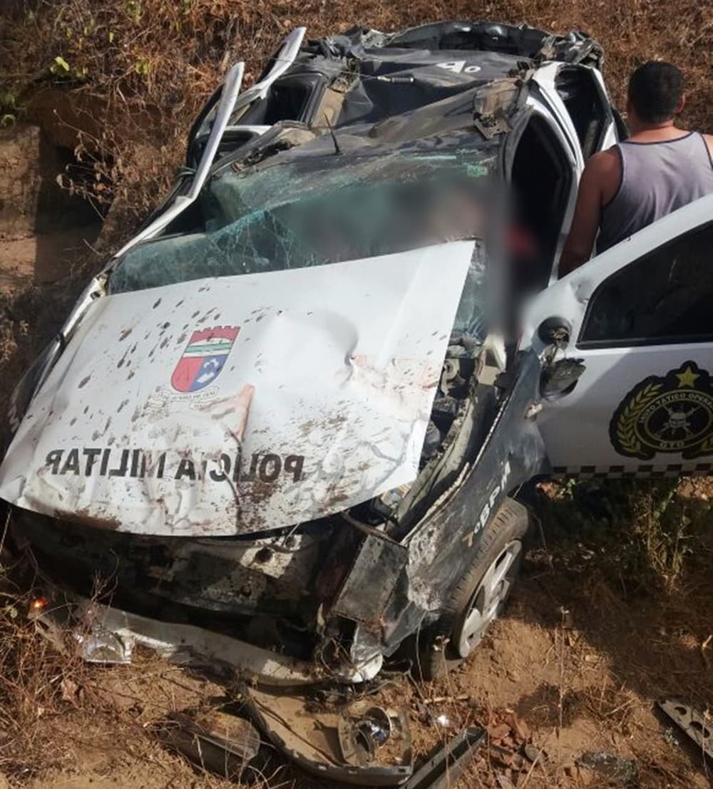 FOTO: Colisão entre carro da PM e caminhão no interior do RN deixa soldado morto e outro policial ferido