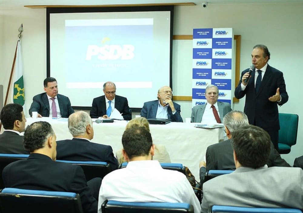 PREVIDÊNCIA: Tucano prevê metade de votos da sigla após PSDB fechar questão