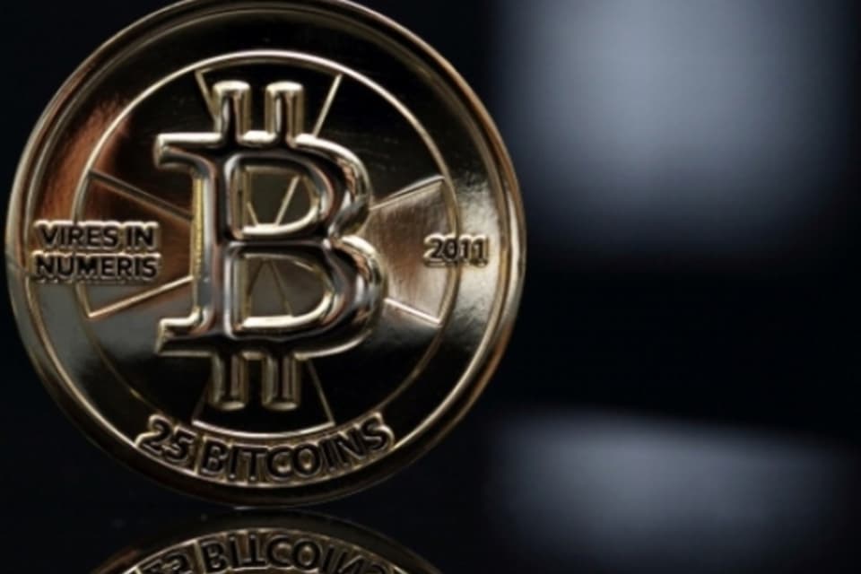 Bitcoin despenca 25% e gera “choque de realidade”