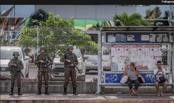 FOTOS: Em meio a greve da PM, Natal tem ‘dia normal' com Exército nas ruas, destaca Folha