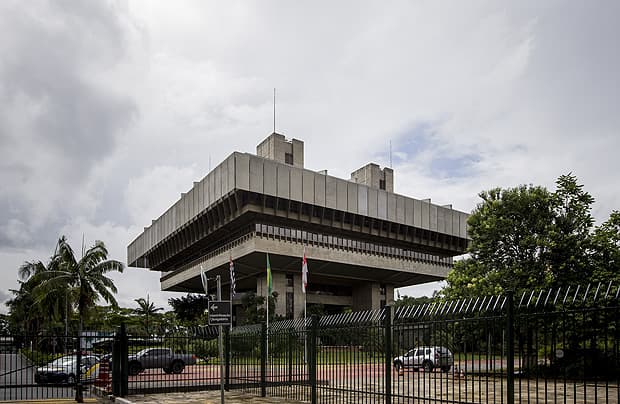 Tribunal de Contas da cidade de SP acumula mordomia e supersalários