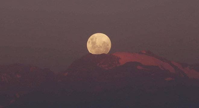 A Lua estará maior e mais brilhante no céu do Brasil nesta noite