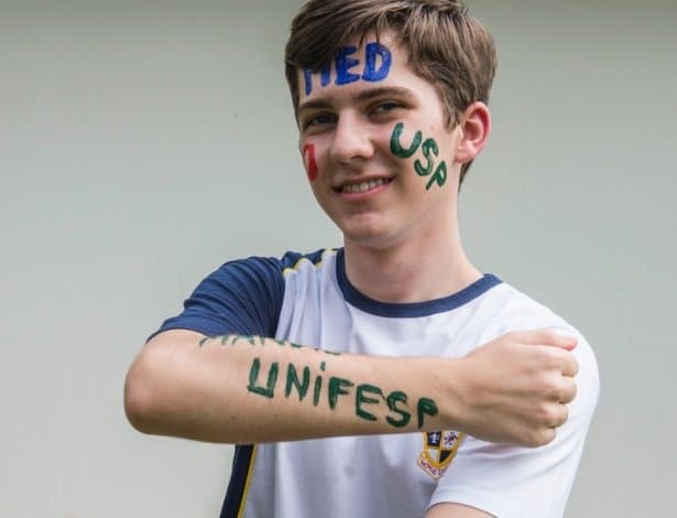 FOTO: Estudante de 17 anos passa em dez vestibulares de medicina e escolhe USP