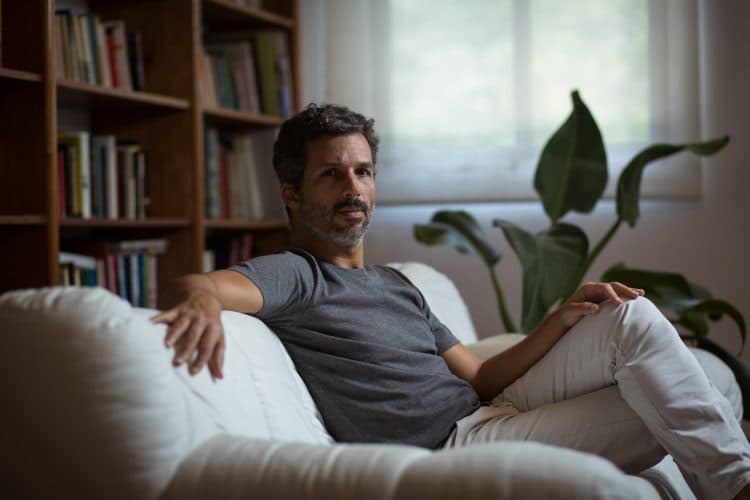 Feminismo dominante desqualifica divergência e vê sexo hétero como trauma, diz Francisco Bosco