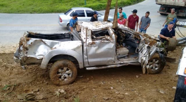 Casal é resgatado com vida 36 horas depois de cair em ribanceira em Joinville
