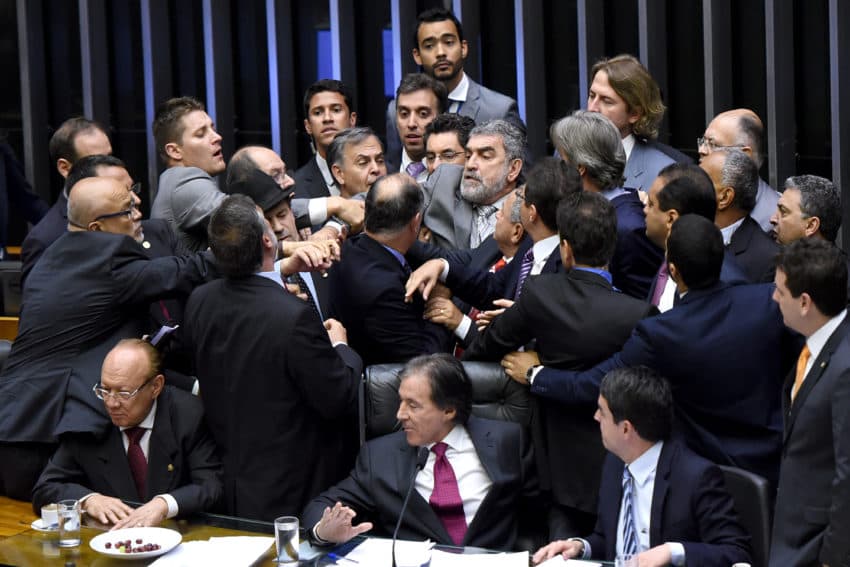 Congresso brasileiro é um dos mais caros do mundo. Veja os benefícios pagos a um parlamentar