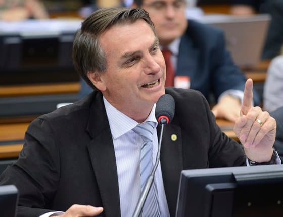 Bolsonaro atinge 5 milhões de seguidores no Facebook e comemora