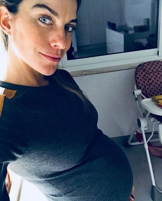 INSENSIBILIDADE COM VÍTIMAS DE BALAS PERDIDAS: Atriz critica viralização do Hit "Que tiro foi esse?"