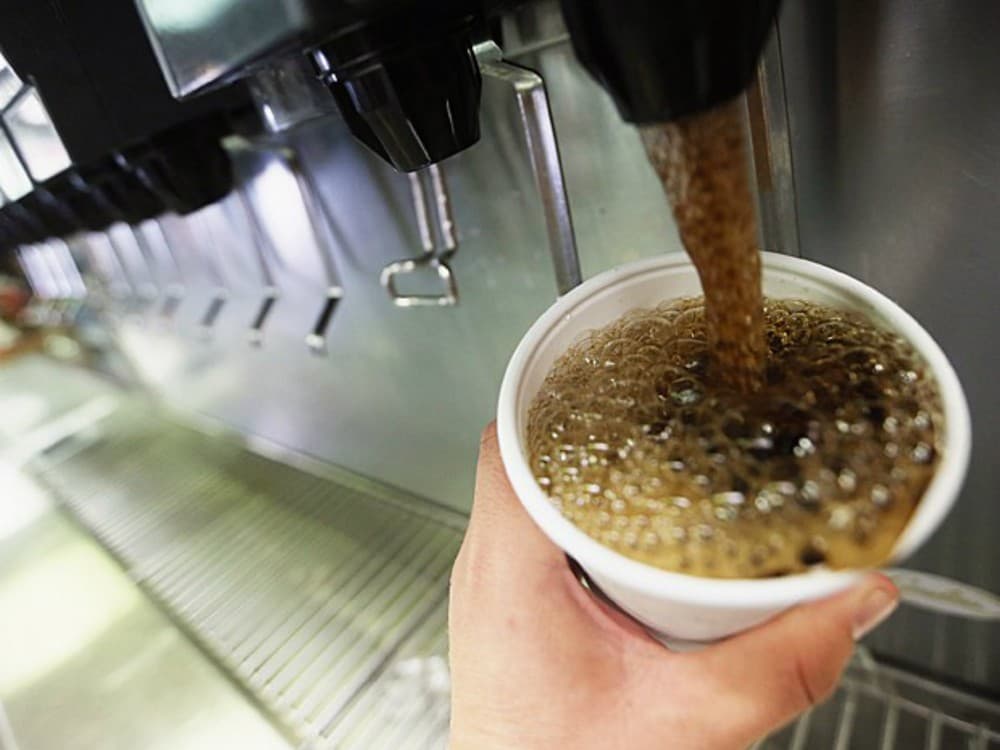 As bebidas gasosas engordam? Testamos o efeito delas sobre o corpo e temos a resposta