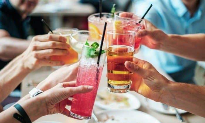 Estudo mostra como o álcool danifica DNA e aumenta risco para câncer