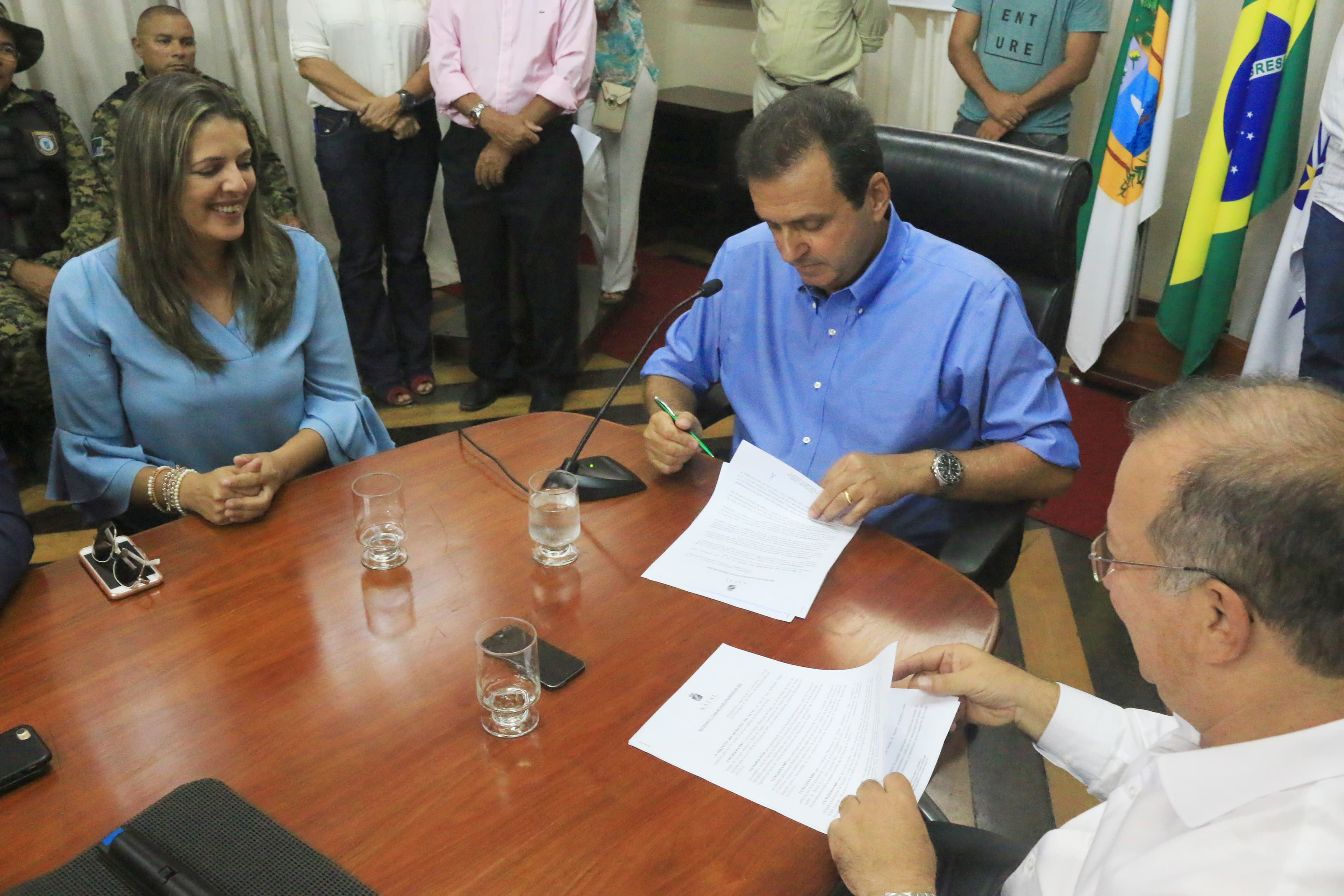 Prefeitura do Natal assina decreto de equiparação salarial e nivelamento da Guarda Municipal