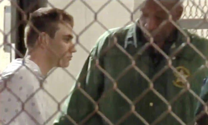 Atirador da Flórida é indiciado por 17 acusações de assassinato