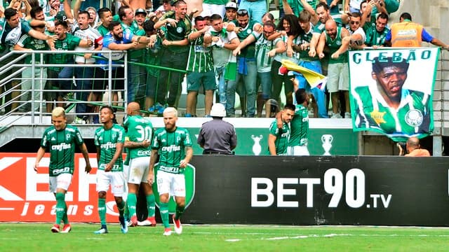 Em casa, Palmeiras vence o Santos e segue como único 100% no Paulistão