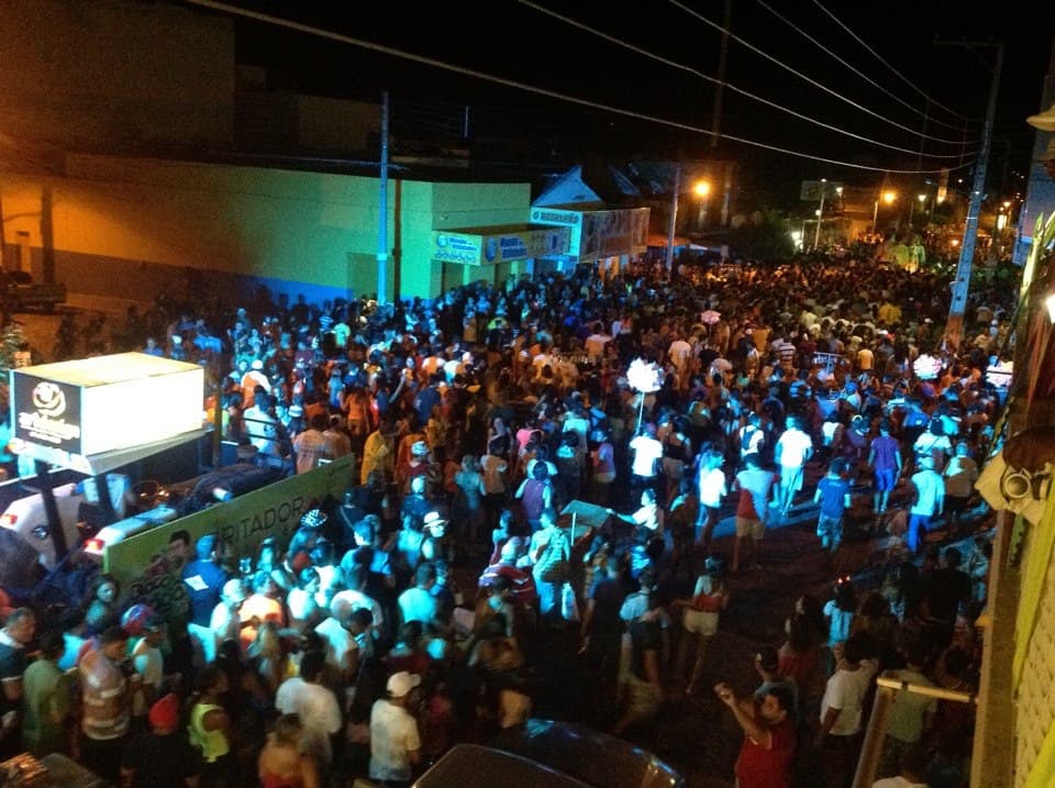 FOTO: Bloco do Magão arrasta multidão nesta sexta em Caicó