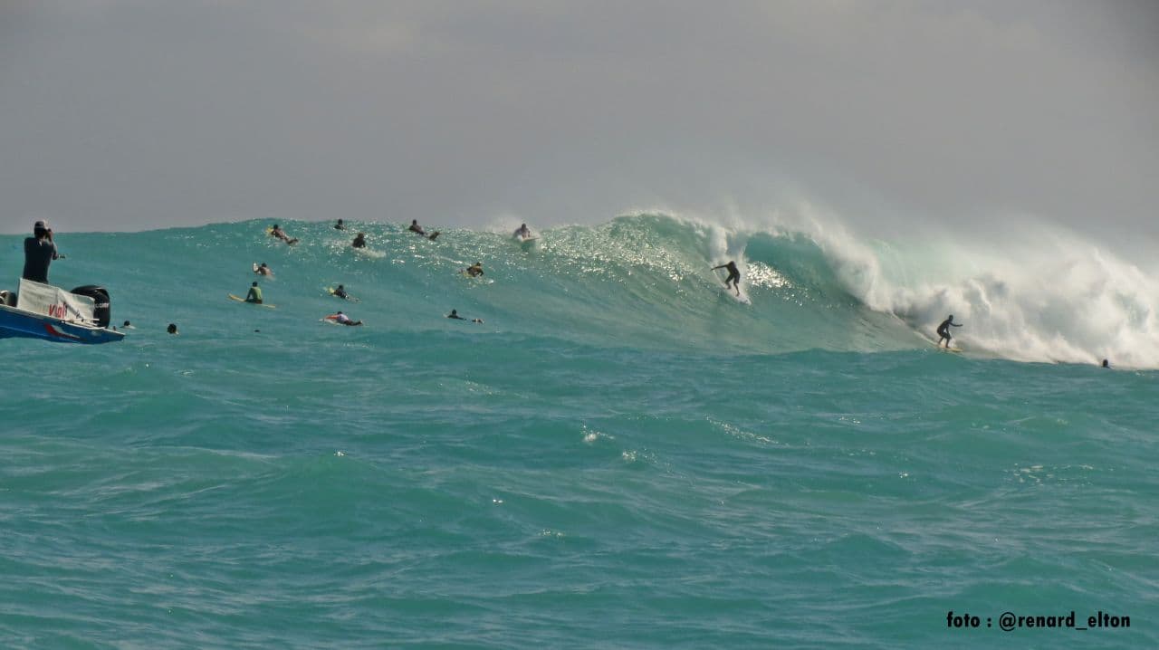 VÍDEO: As impressionantes imagens de surfistas que foram pegar ‘ondas havaianas’ a 27 km da costa do RN