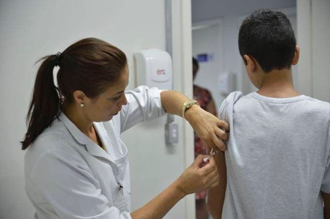 IGNORÂNCIA - (BRASIL): Fake news faz pessoas desistirem de vacina contra febre amarela