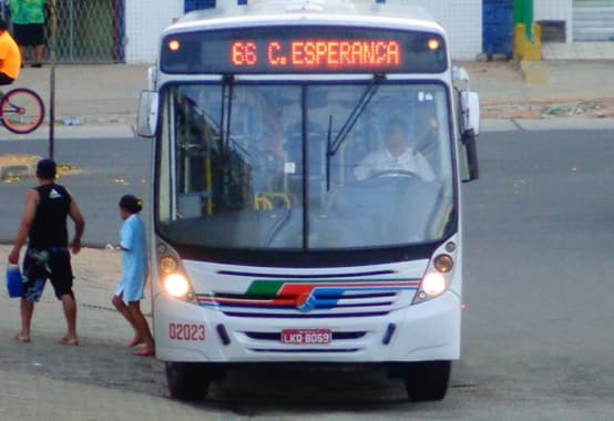 Obra em Ponta Negra muda itinerário de três linhas de ônibus