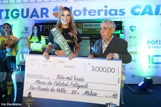 FOTO: Samile Galvão, representante do Santa Cruz de Natal, eleita musa do futebol potiguar 2018
