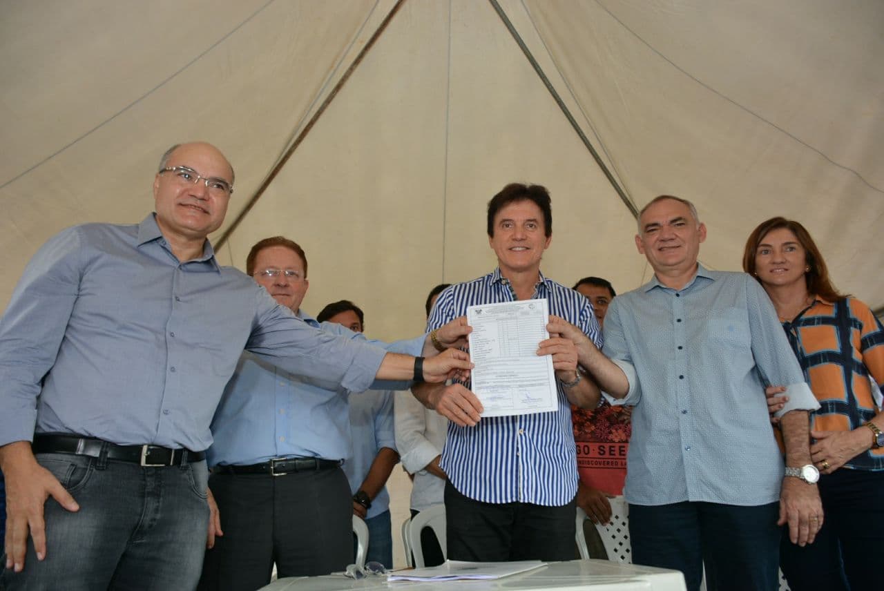 Prefeito Paulinho e governador Robinson assinam ordem de serviço da RN-160