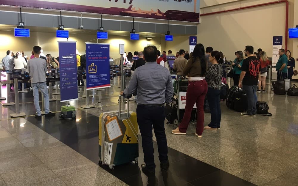 Preço da passagem não cai mesmo após entrada em vigor de cobrança por bagagem despachada