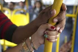 Pesquisa revela que quase 60% das mulheres afirmam ter sofrido enconxadas propositais no transporte público de Natal; veja ranking de assédio sexual por região na capital