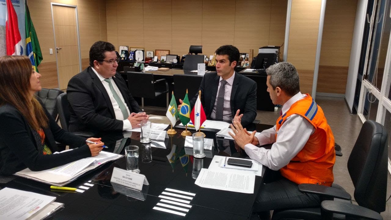 MPRN e Ministério da Integração discutem solução para avanço do mar em Ponta Negra