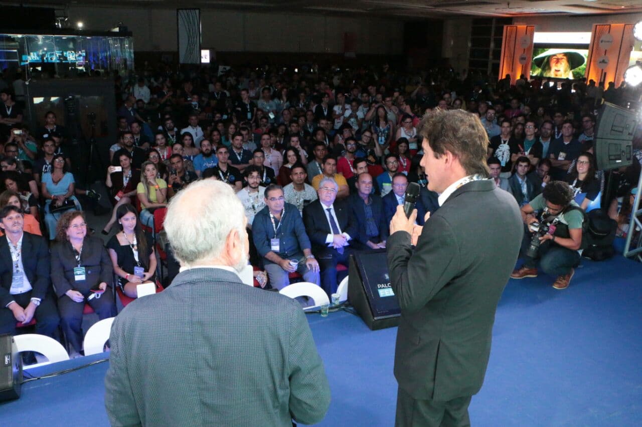 Robinson Faria abre um dos maiores eventos de tecnologia do mundo no Centro de Convenções