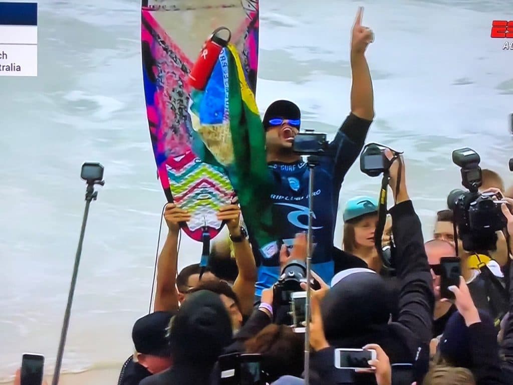 FOTO: RN no pódio da elite; Ítalo Ferreira vence etapa da Austrália e destrona mito do surf