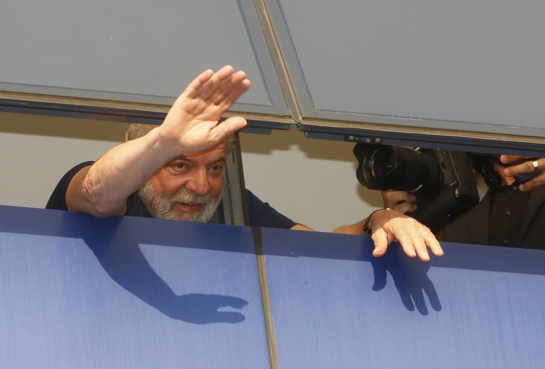Preso, Lula prepara pré-candidatura à Presidência da República para o dia 27