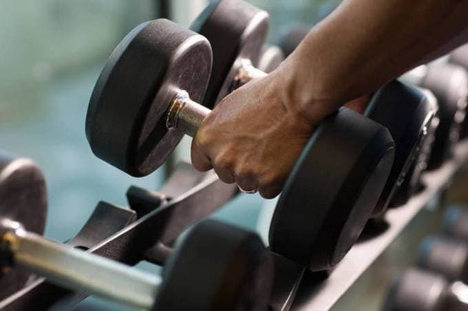 Ex-BBB conta que dá suplemento para musculação ao filho de 4 anos