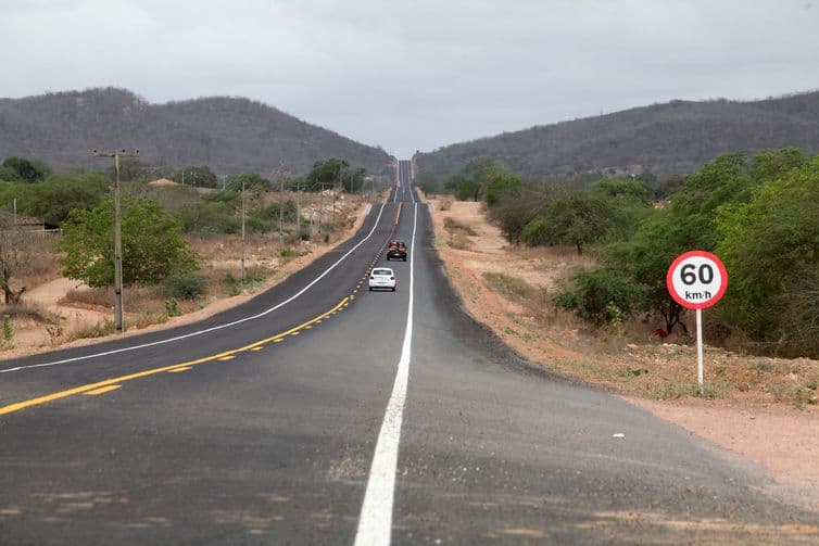 Crise dos caminhoneiros expõe dependência de único meio de transporte