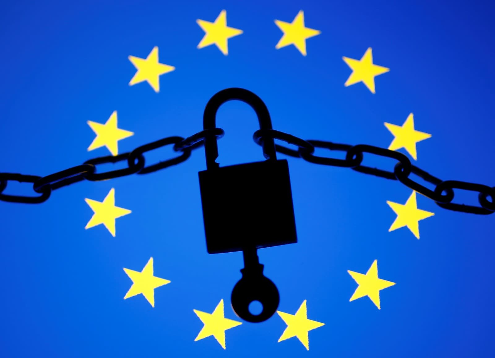 SE LIGUE: Europa adota lei para web com efeitos no Brasil