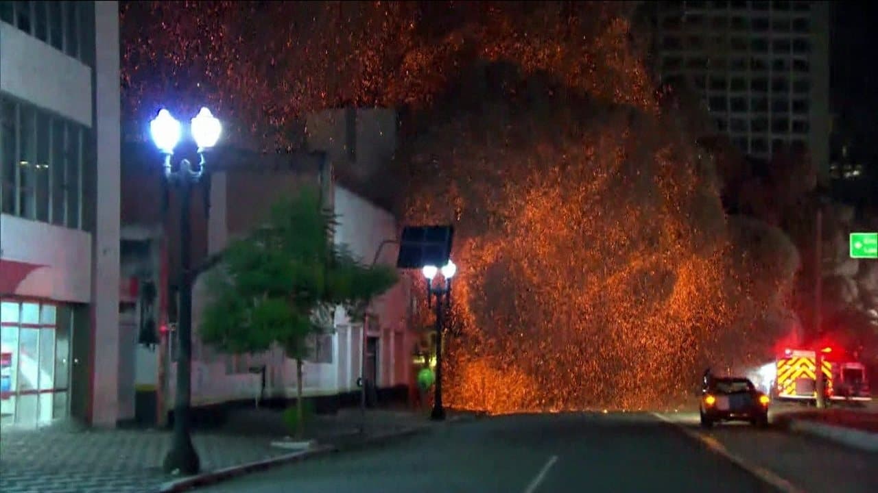 Ao menos uma pessoa está desaparecida em prédio que desabou durante incêndio em SP