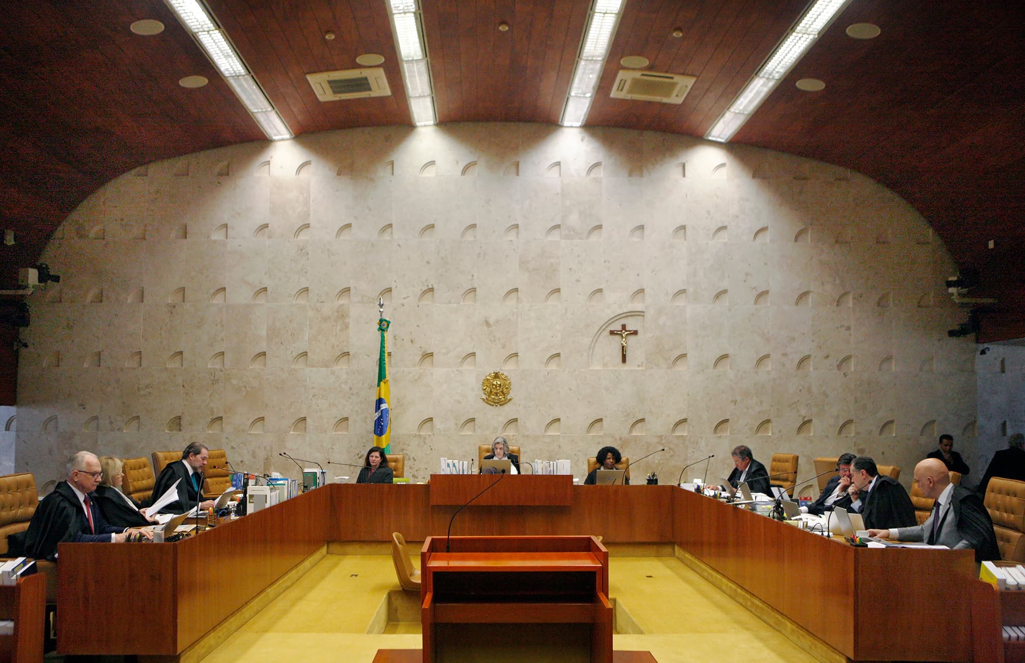 Dez ministros do STF votam pela restrição do foro privilegiado