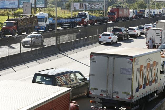 Militares poderão tomar e dirigir caminhões que estiverem obstruindo vias
