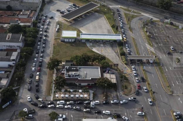 Caminhoneiros criticam sindicatos e dizem que continuarão parados