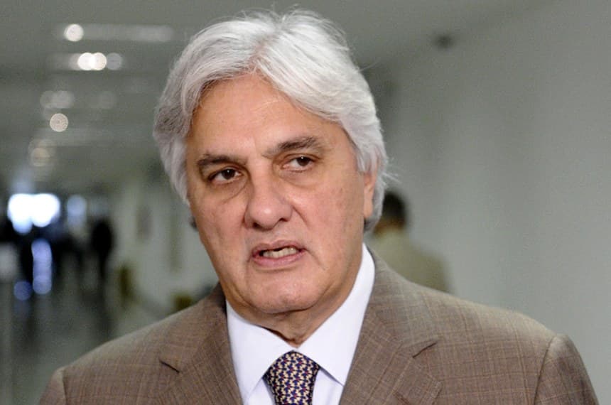 Delcidio pede absolvição no caso de Pasadena