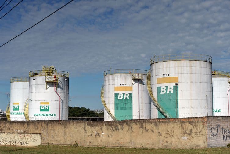 Parente diz que política de preços da Petrobras será mantida