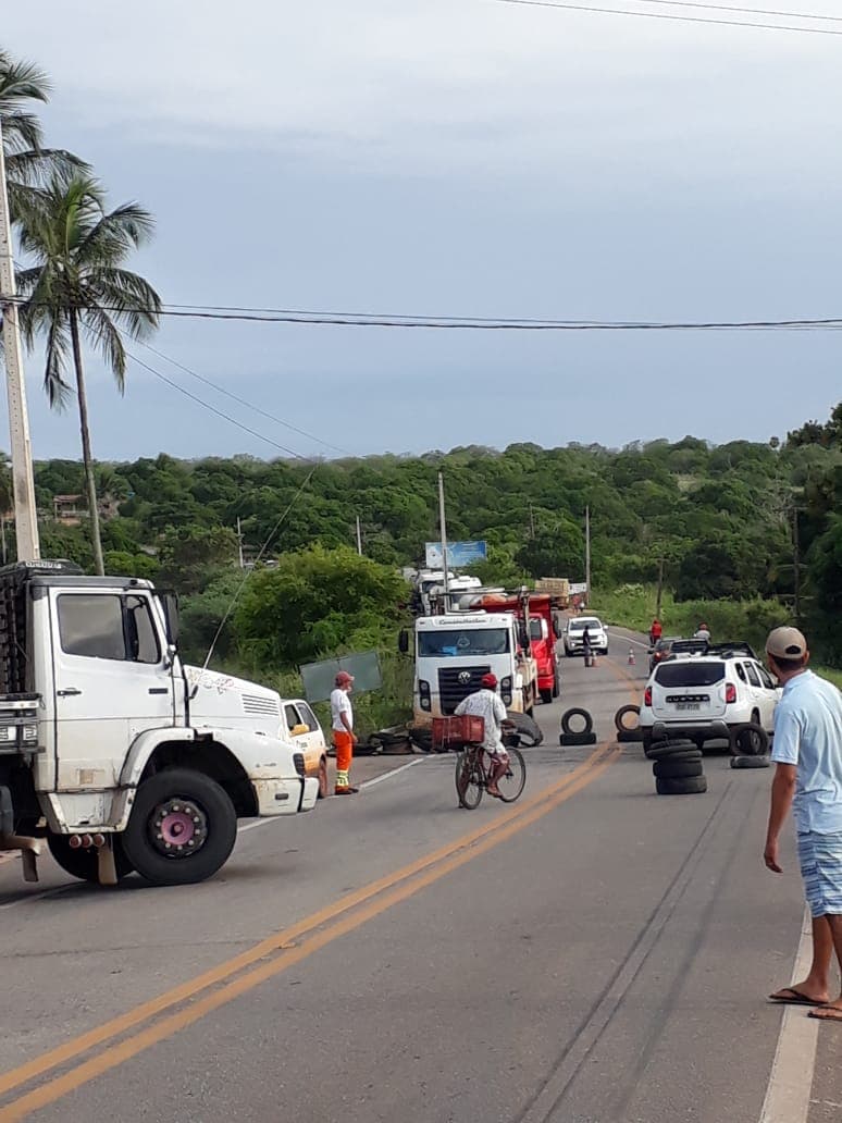 FOTO: BR-406, em João Câmara, amanhece obstruída em novo protesto de caminhoneiros