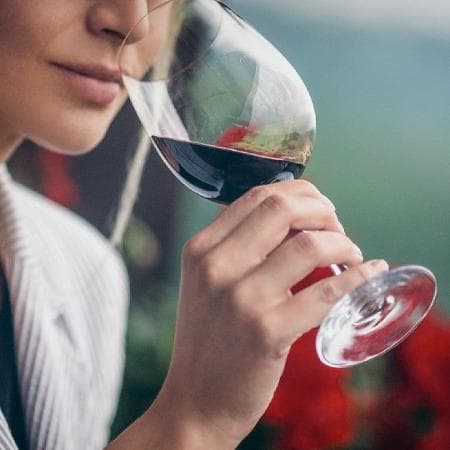 Mulheres tendem a ser melhores em provar vinhos, mostra pesquisa