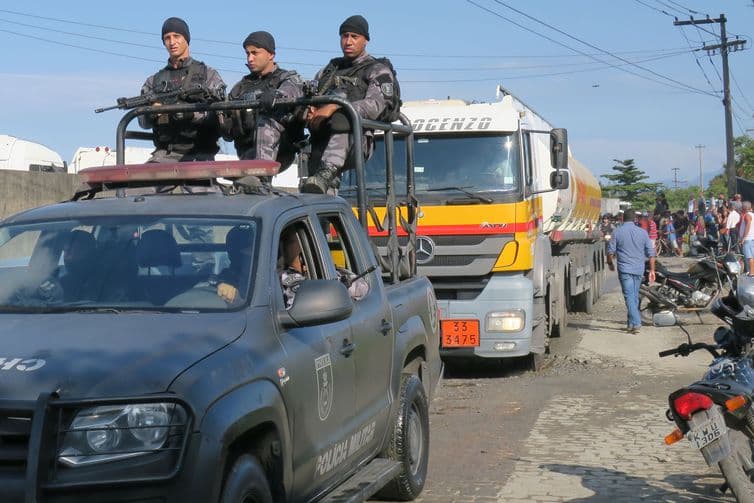Exército coloca tropa de prontidão para apoiar PM em refinaria do Rio