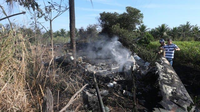Avião da FAB cai perto da Rodovia Rio-Santos, em Itaguaí, na Região Metropolitana