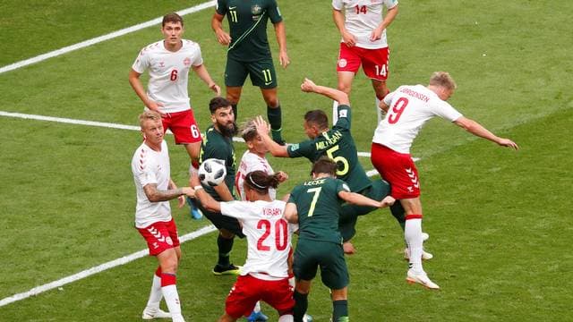 VAR volta a aparecer, e Dinamarca e Austrália empatam em 1 a 1