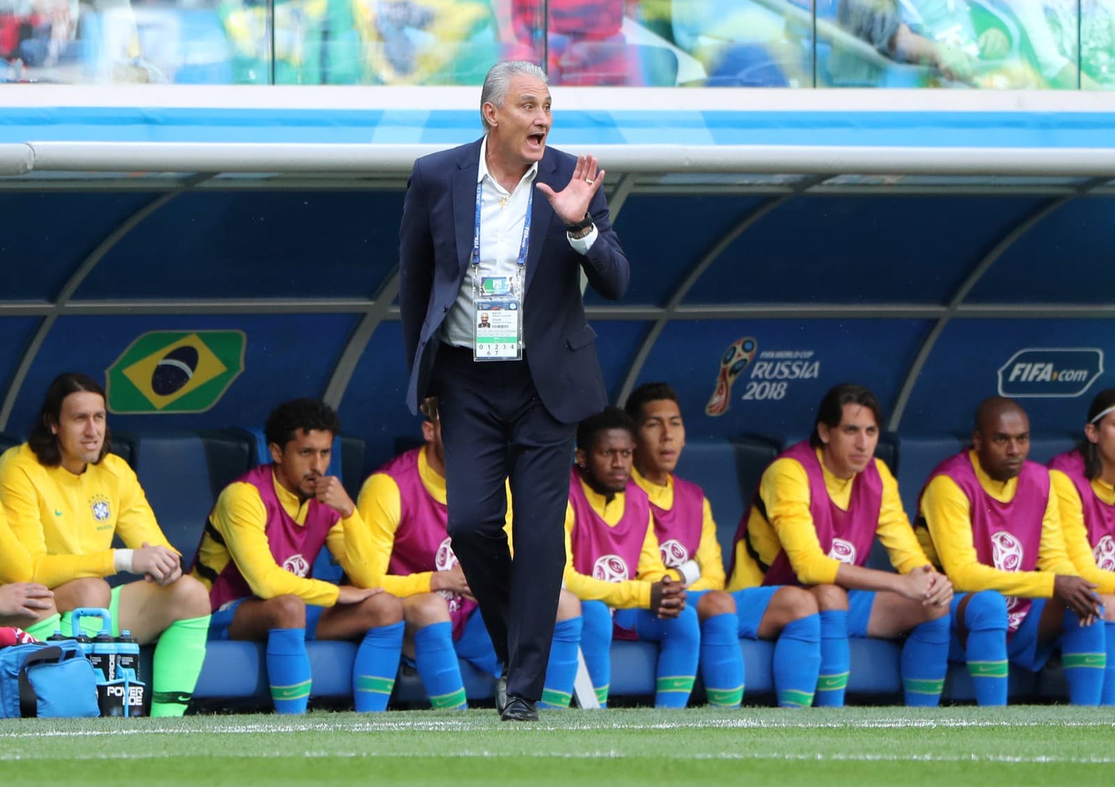 Tite diz que Brasil "deu aula" no segundo tempo e defende Neymar