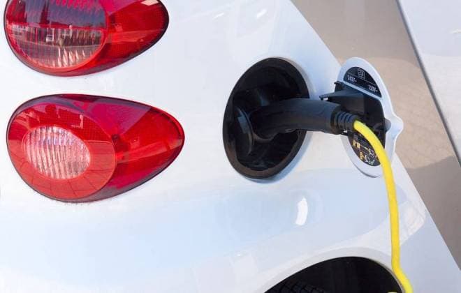 Uber começa a pagar mais a motoristas que usarem carros elétricos nos EUA