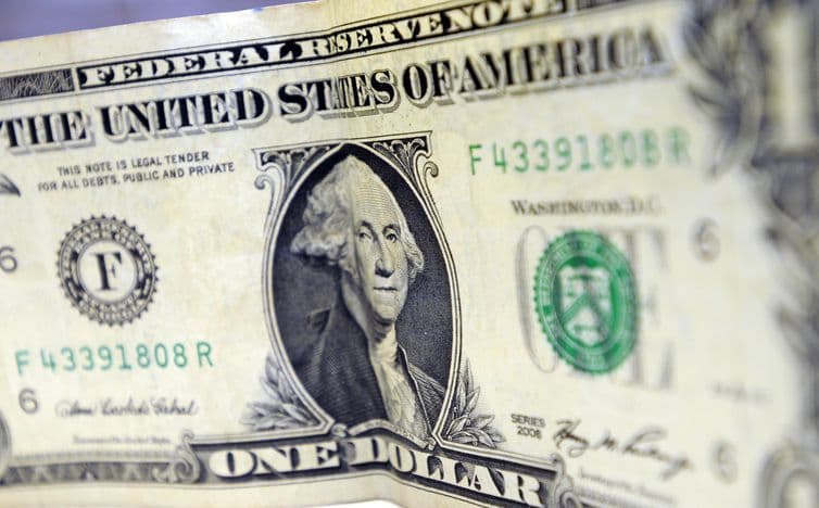 Pela 1ª vez desde março de 2016, dólar sobe para R$ 3,90 com valorização de 1,69%