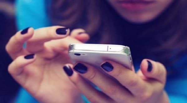 Administradora de grupo de WhatsApp deve indenizar por não coibir ofensas